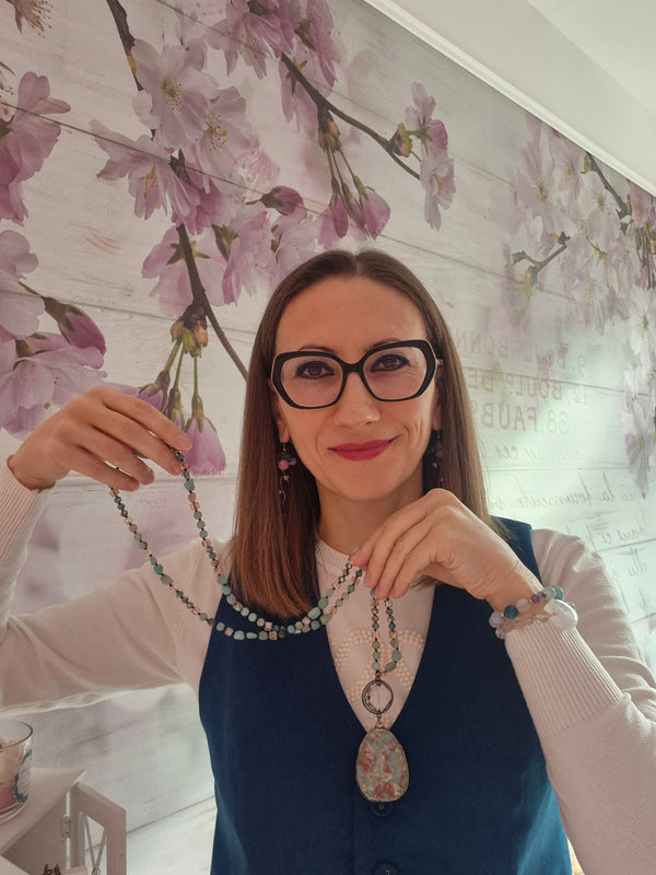 Годината на Огнения Кон 2026 - кои естествени камъни носят късмет?