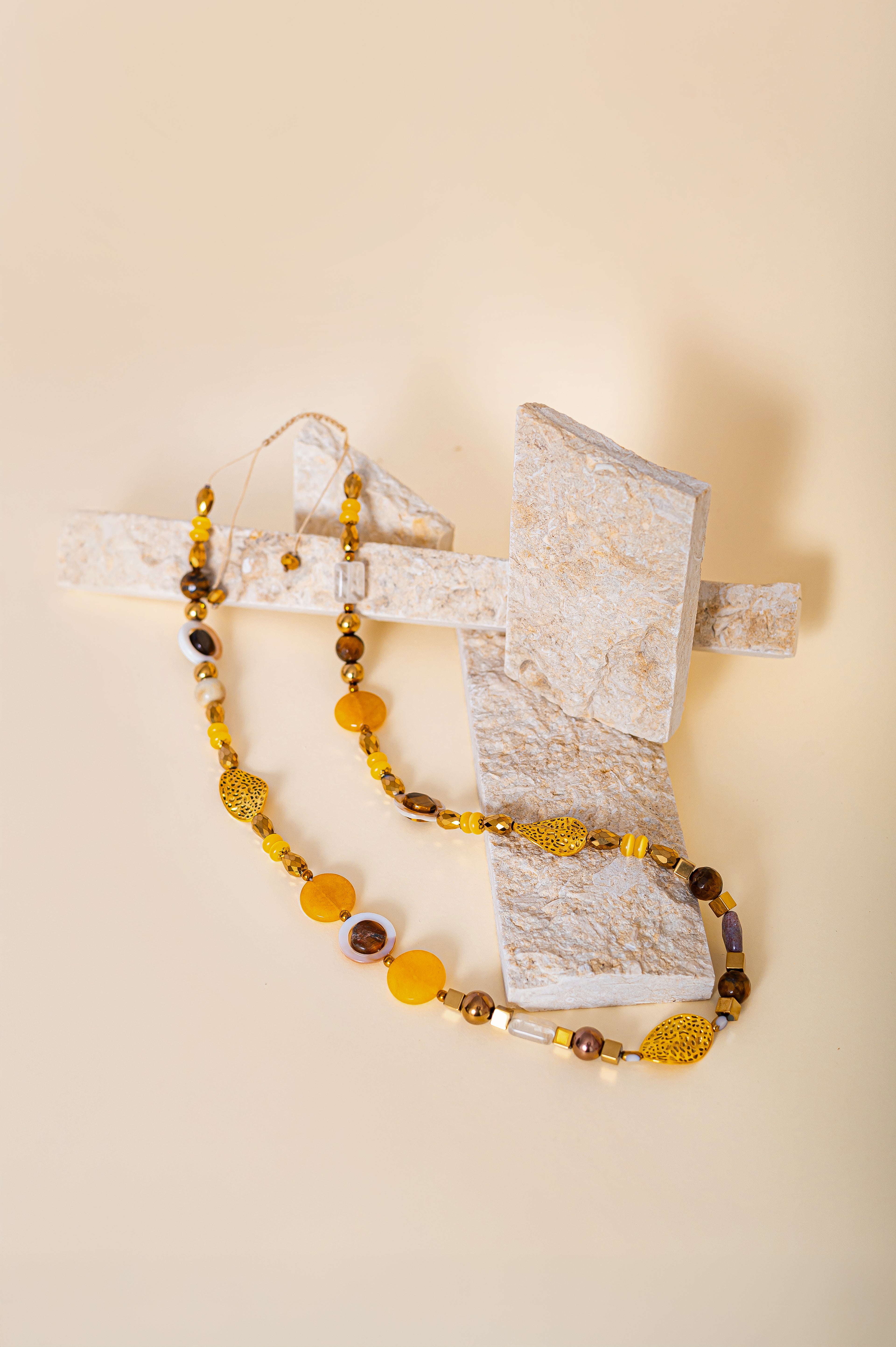 Комплект колие и обеци с естествени камъни