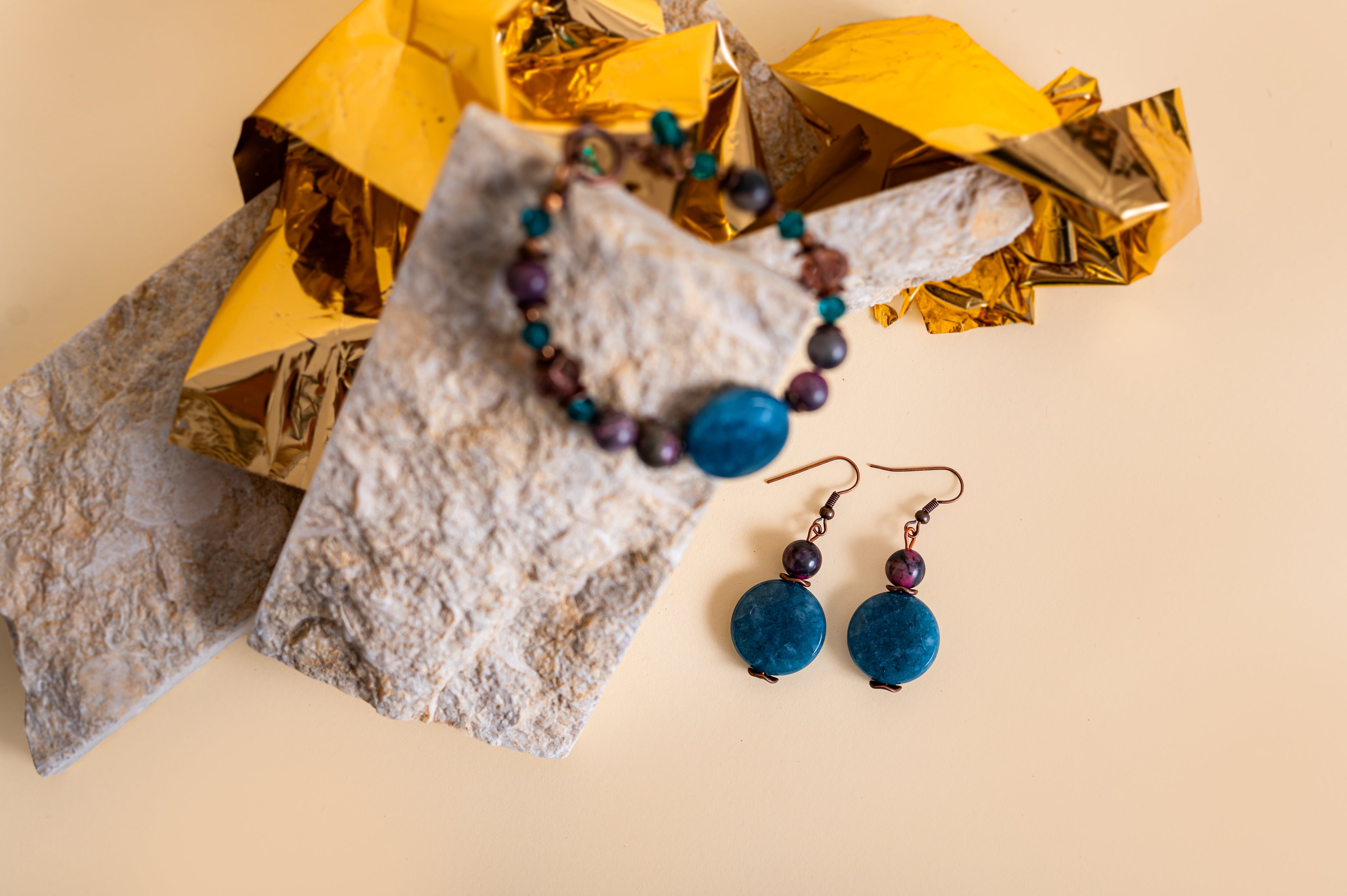 Комплект от гривна и обеци с ахат и яспис