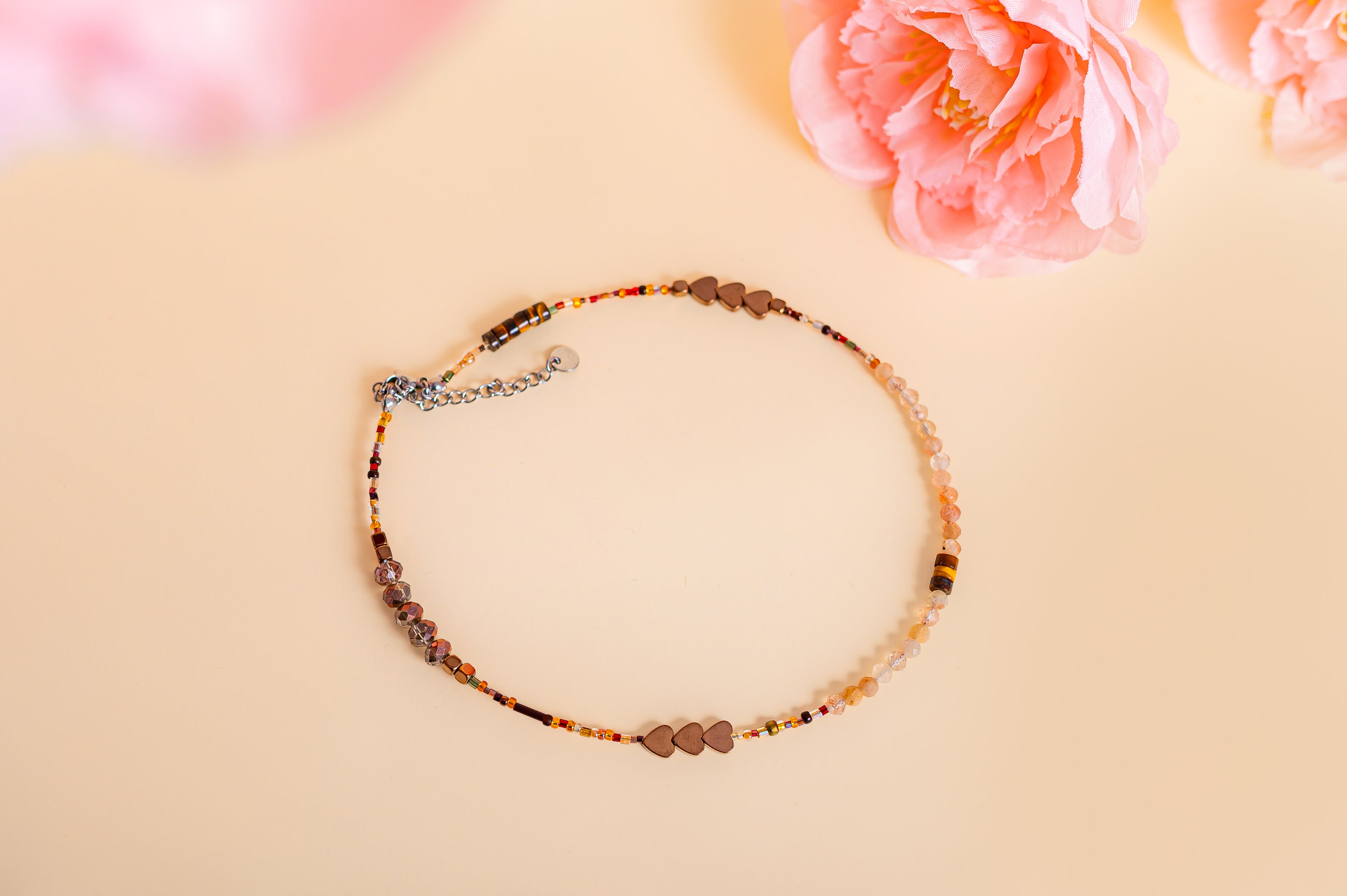 Нежна двойна гривна с естествени камъни за хармония