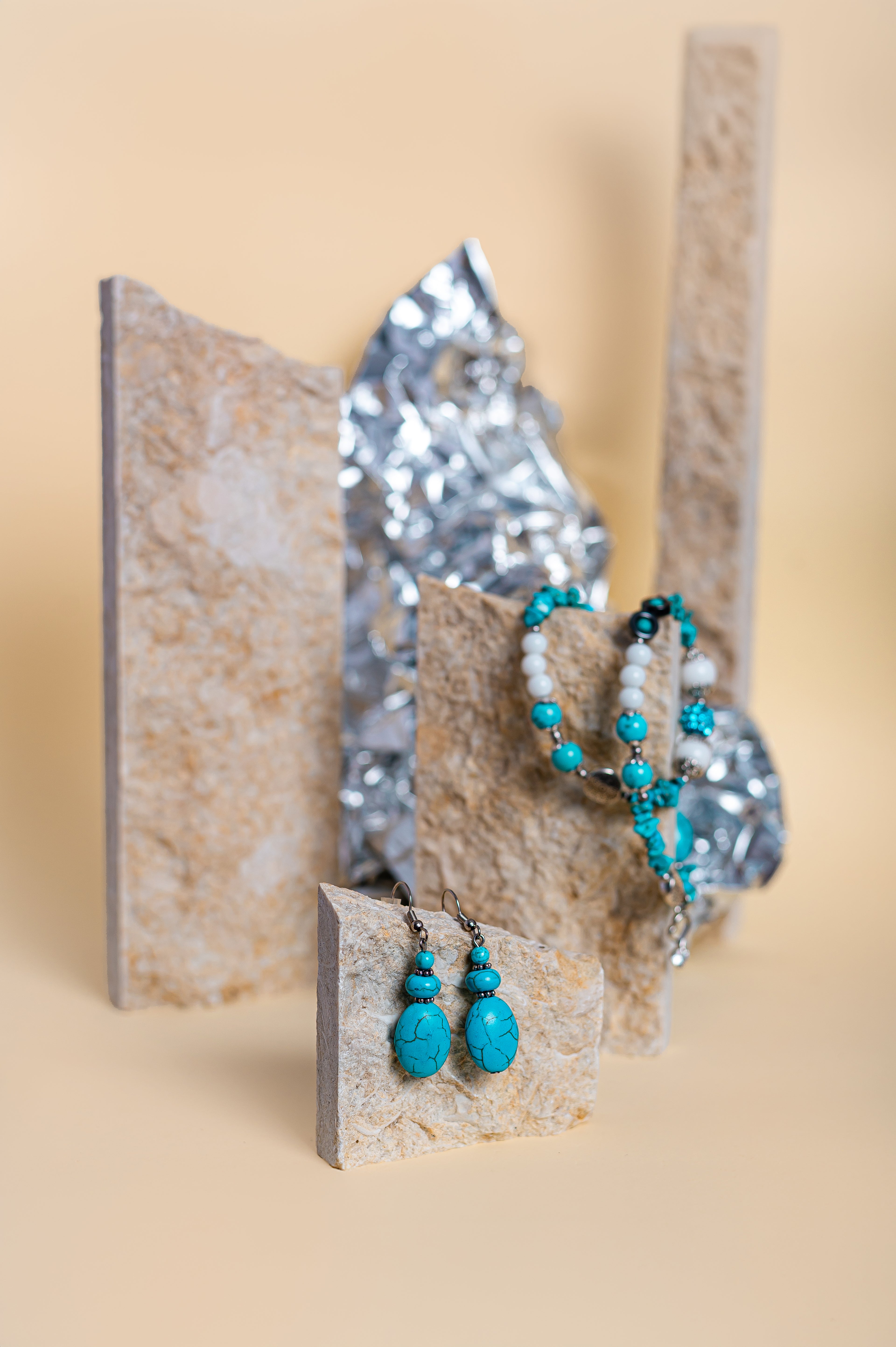 Комплект от двойна гривна с обеци с естествени камъни от ахат, тюркоаз и хематит