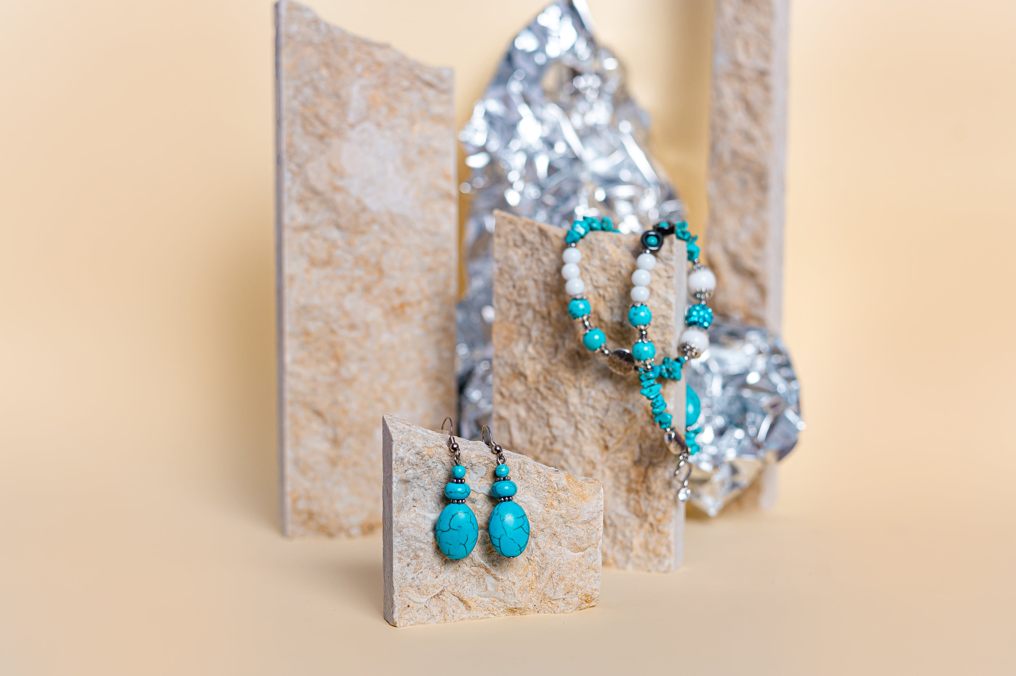 Комплект от двойна гривна с обеци с естествени камъни от ахат, тюркоаз и хематит