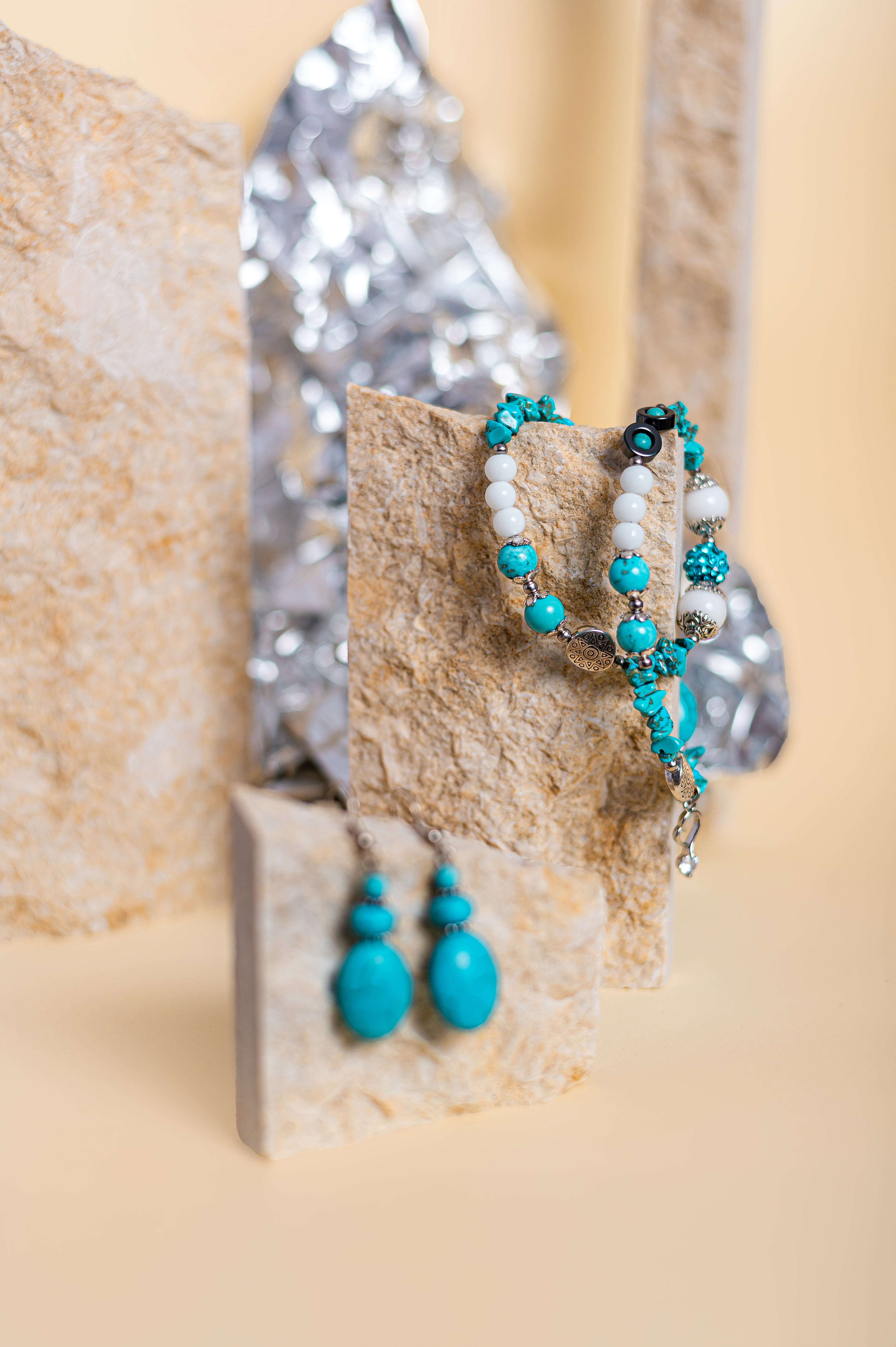 Комплект от двойна гривна с обеци с естествени камъни от ахат, тюркоаз и хематит