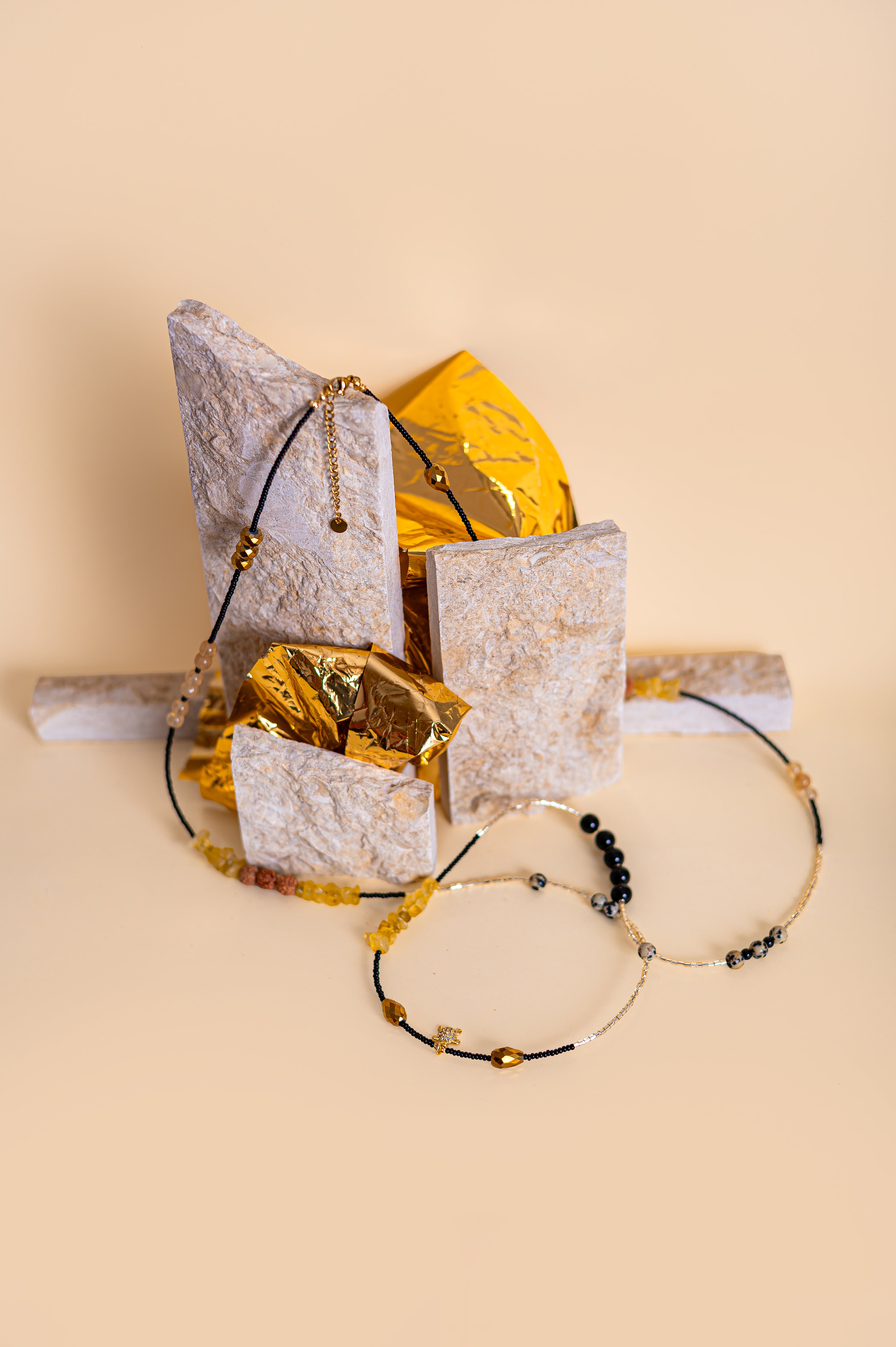 Колие/Гривна с естествени камъни за баланс и защита