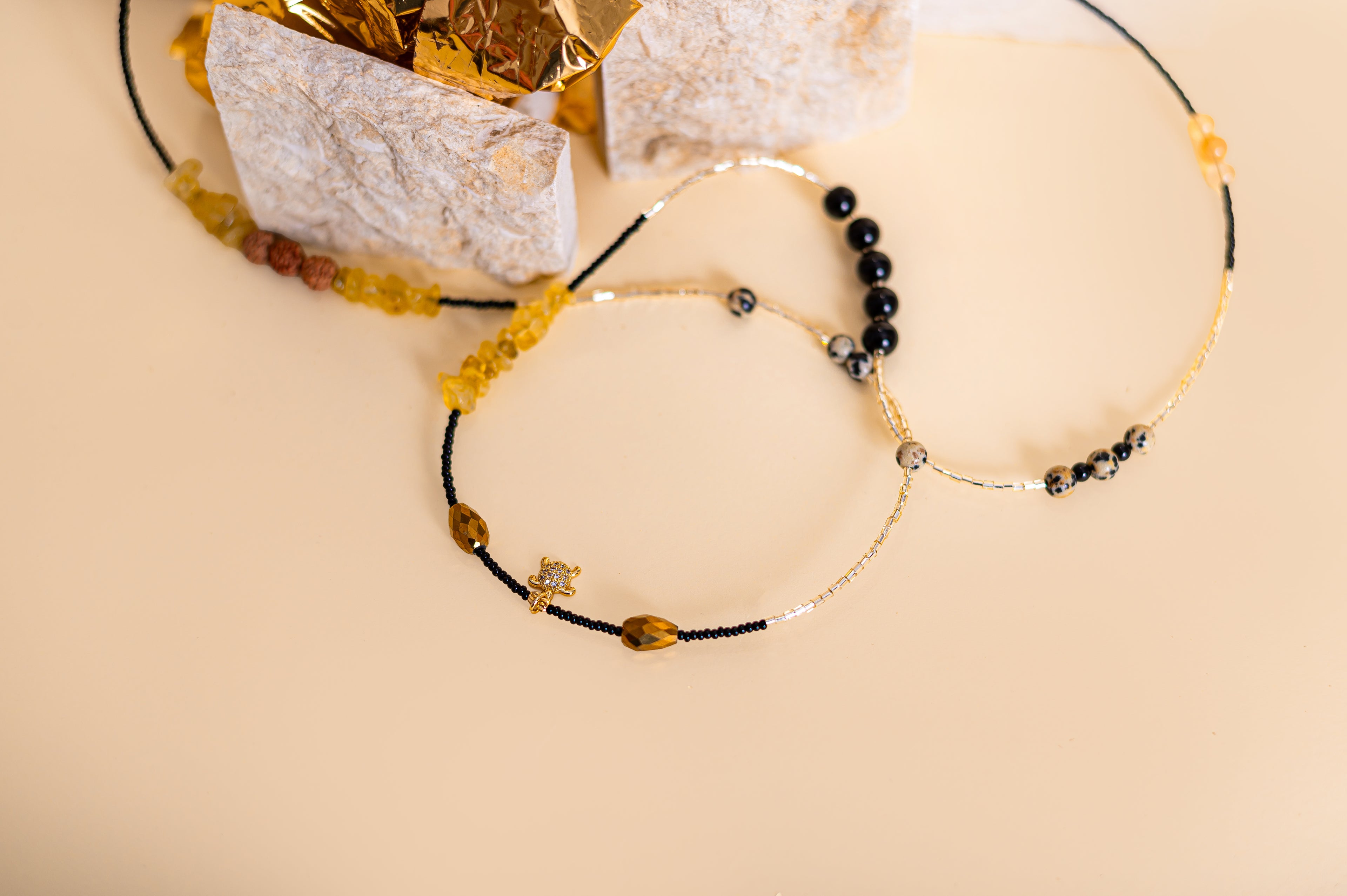 Колие/Гривна с естествени камъни за баланс и защита