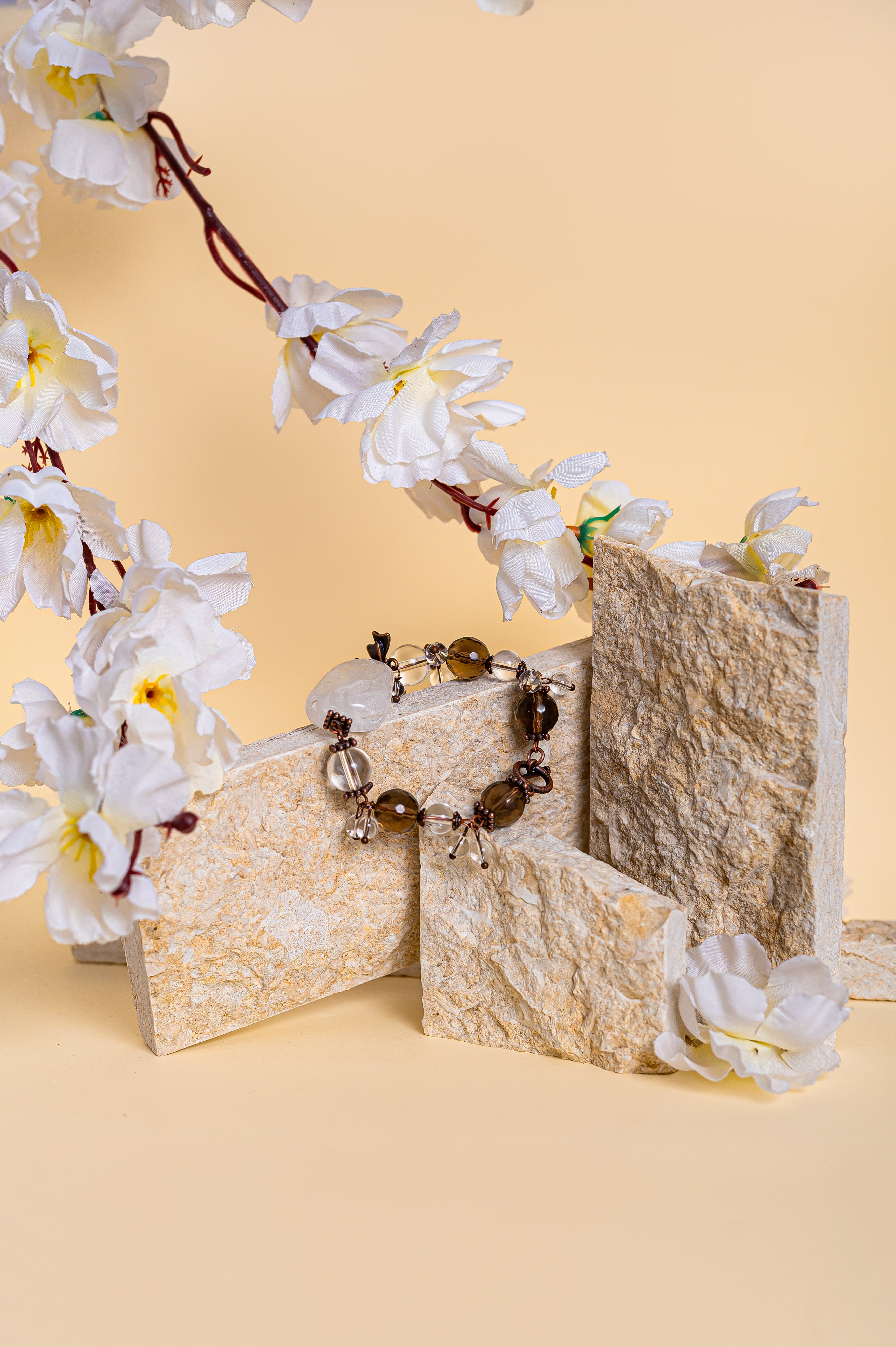 „Енергийна хармония“ – ръчно изработена гривна с планински кристал и опушен кварц