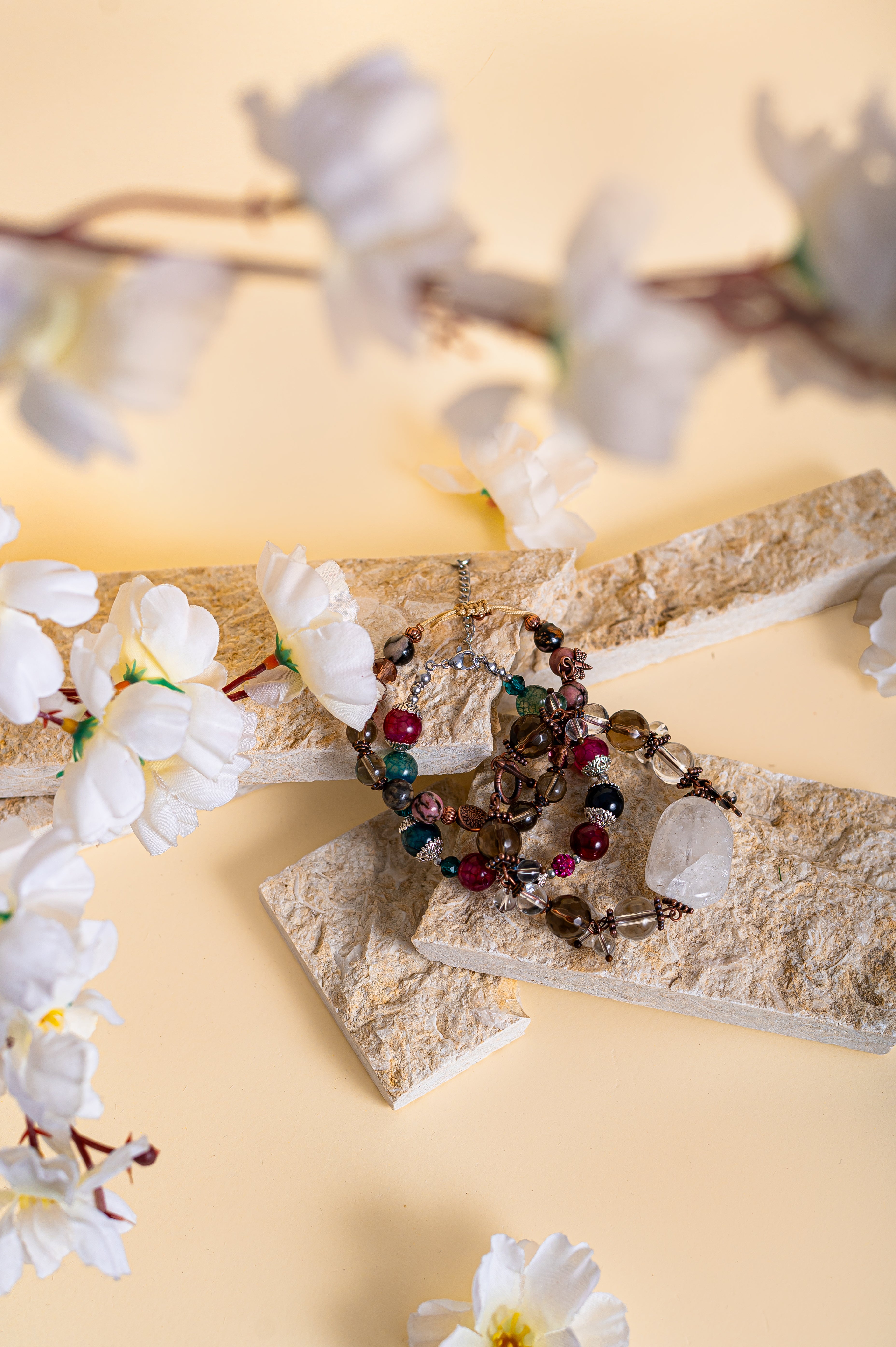 „Енергийна хармония“ – ръчно изработена гривна с планински кристал и опушен кварц