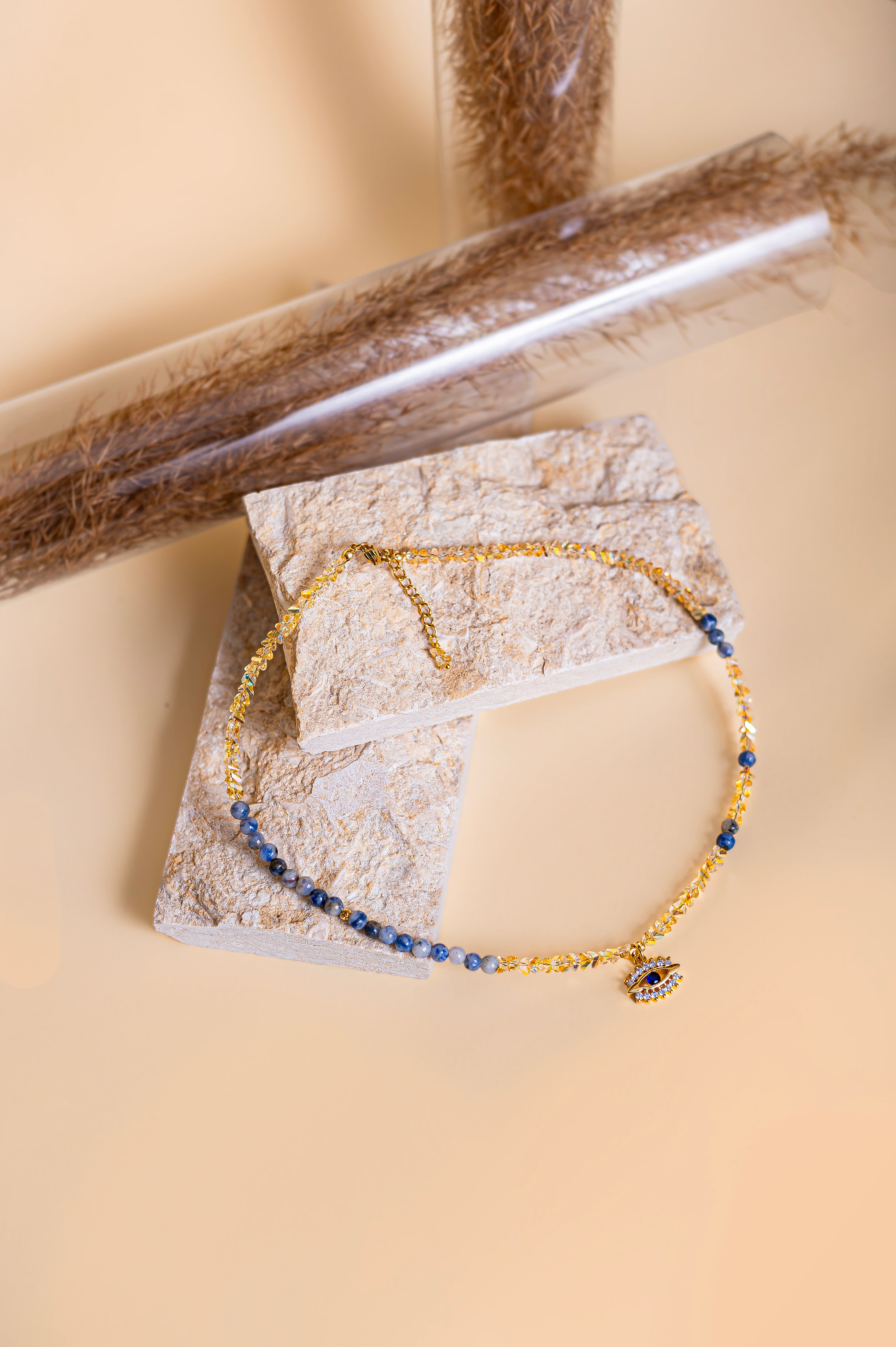 Колие „Окото на светлината“ със содалит и цирконий