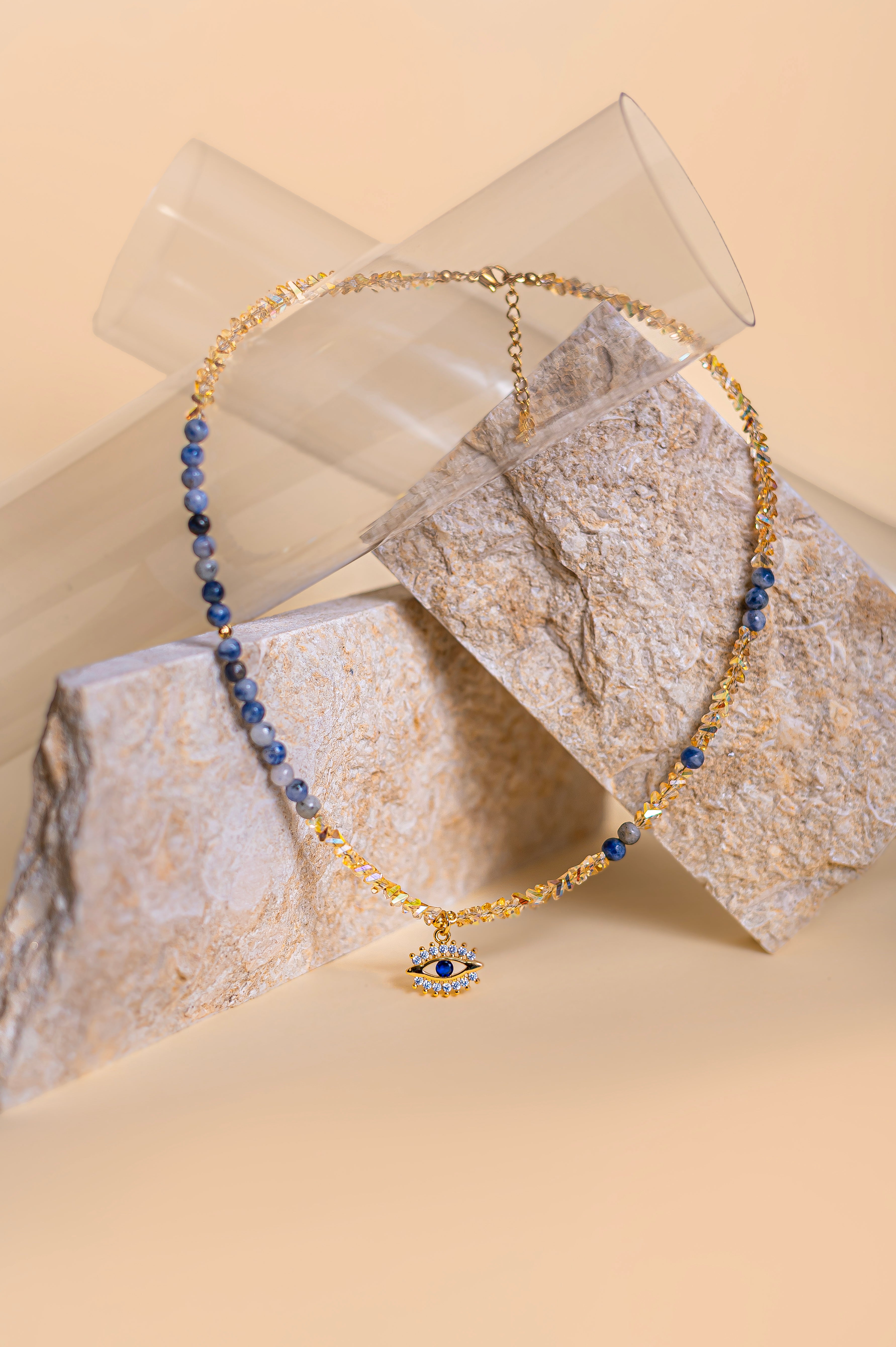 Колие „Окото на светлината“ със содалит и цирконий