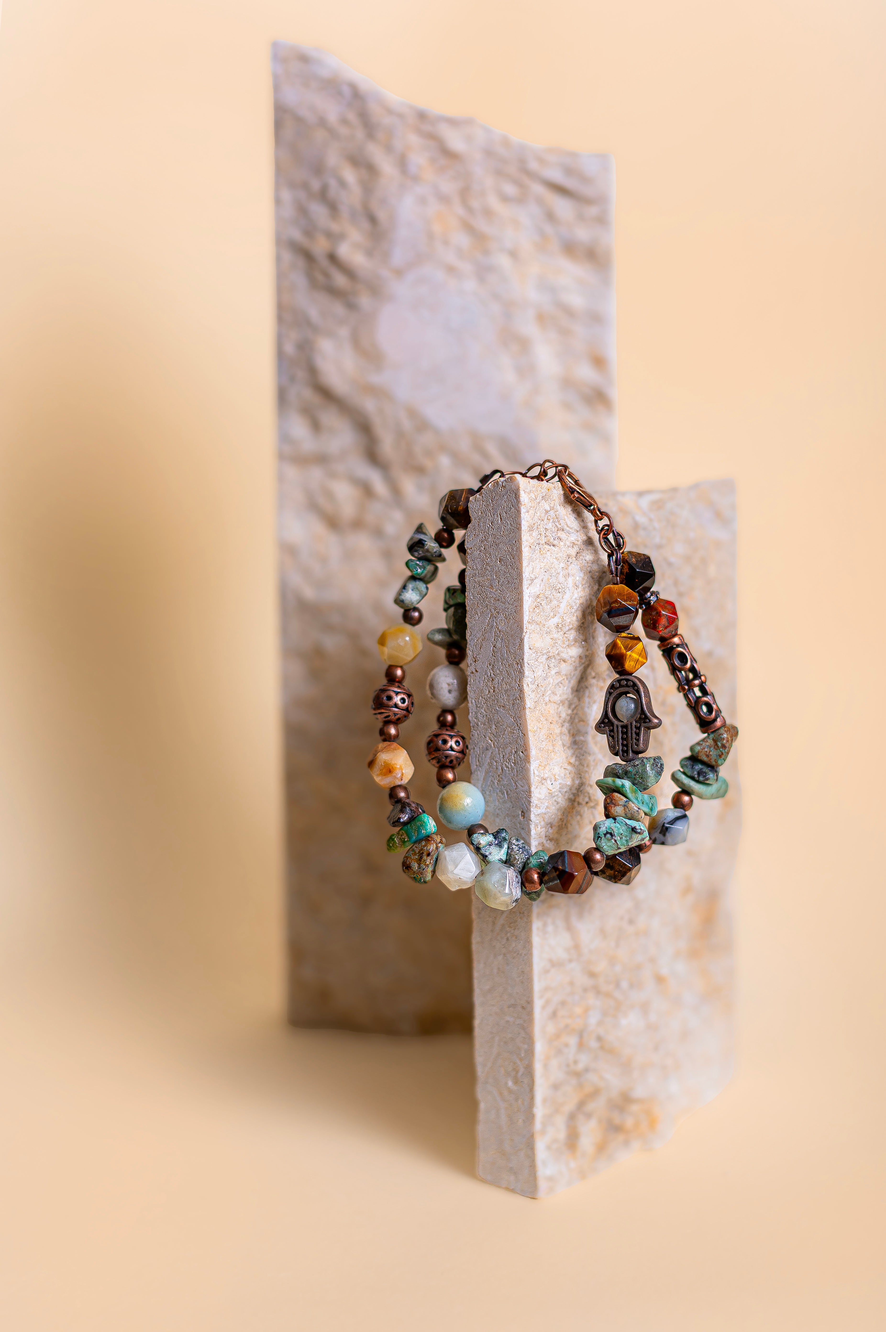 „Силата в теб“ - ръчно изработена гривна с Хамса и естествени камъни