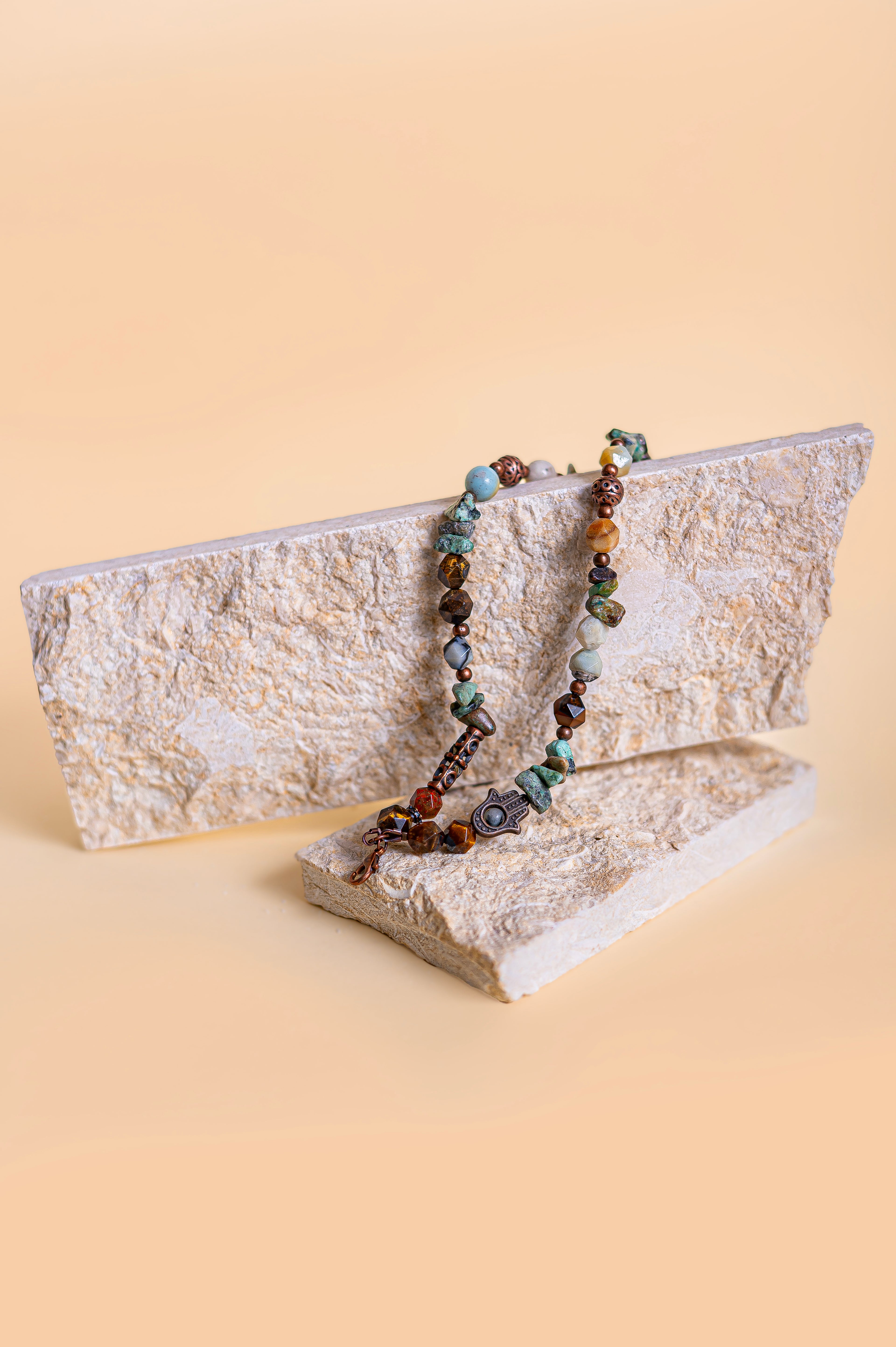 „Силата в теб“ - ръчно изработена гривна с Хамса и естествени камъни