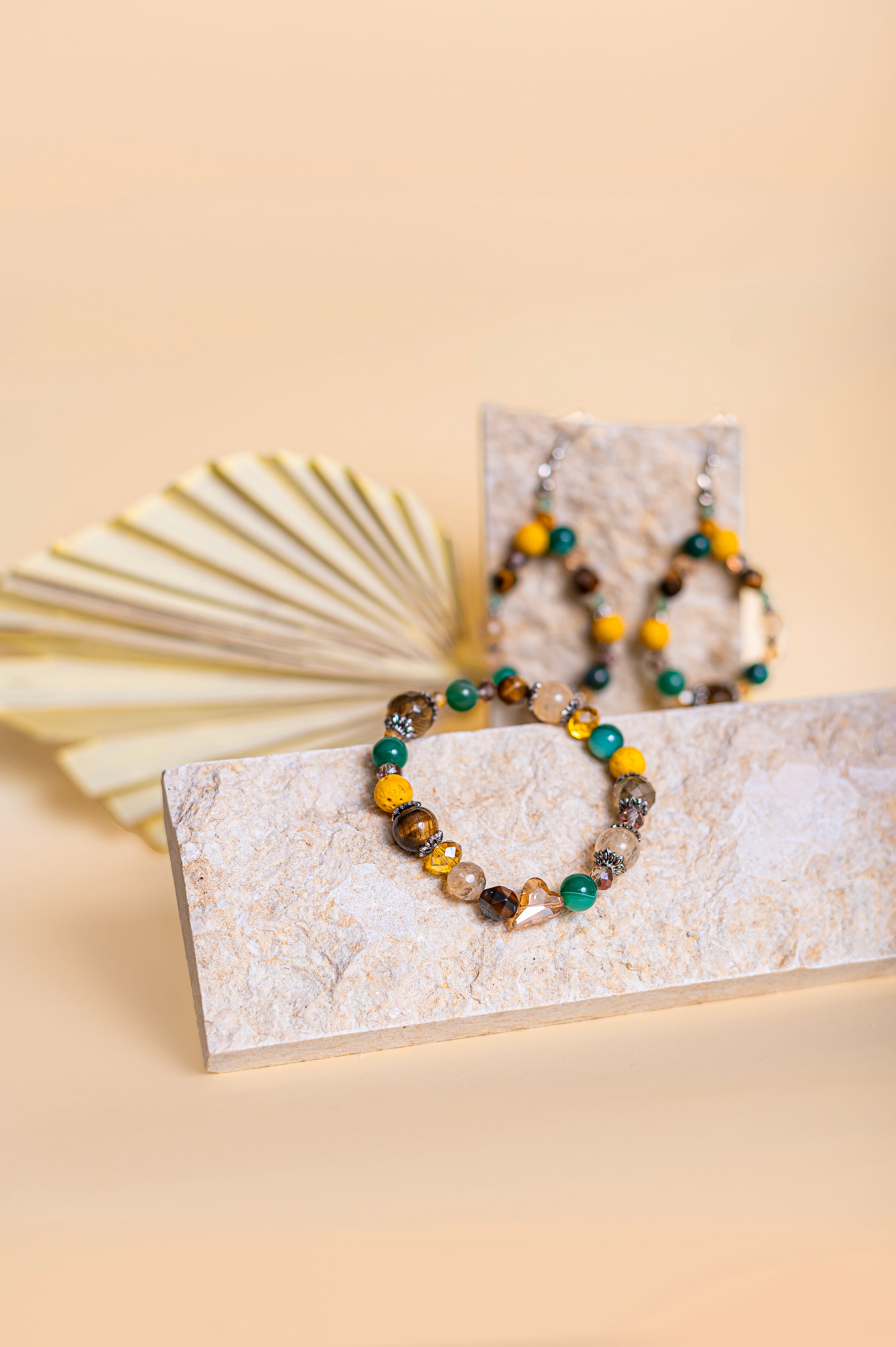 Комплект гривна и обеци „Слънчева радост“ със силни естествени камъни