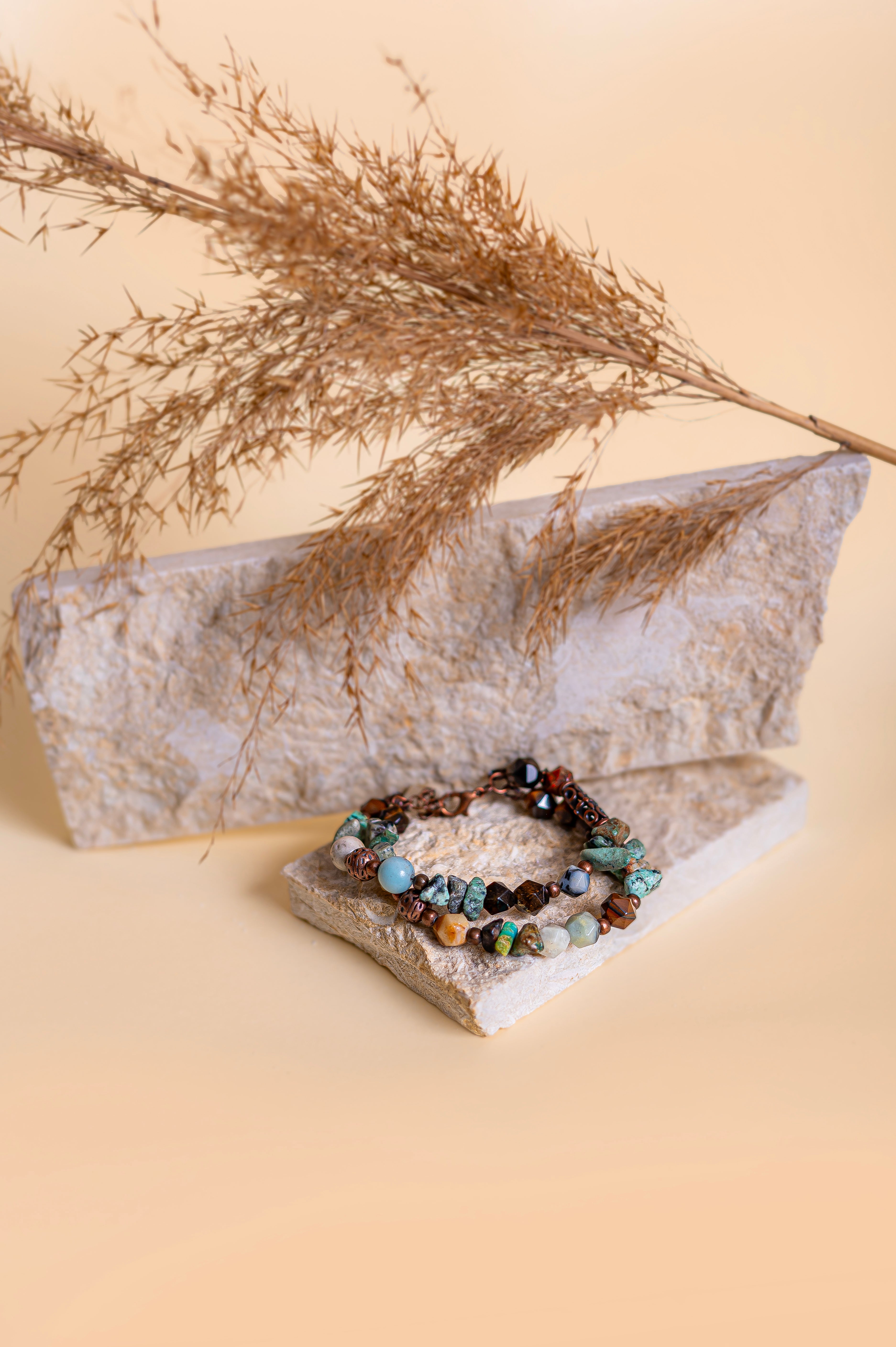 „Силата в теб“ - ръчно изработена гривна с Хамса и естествени камъни