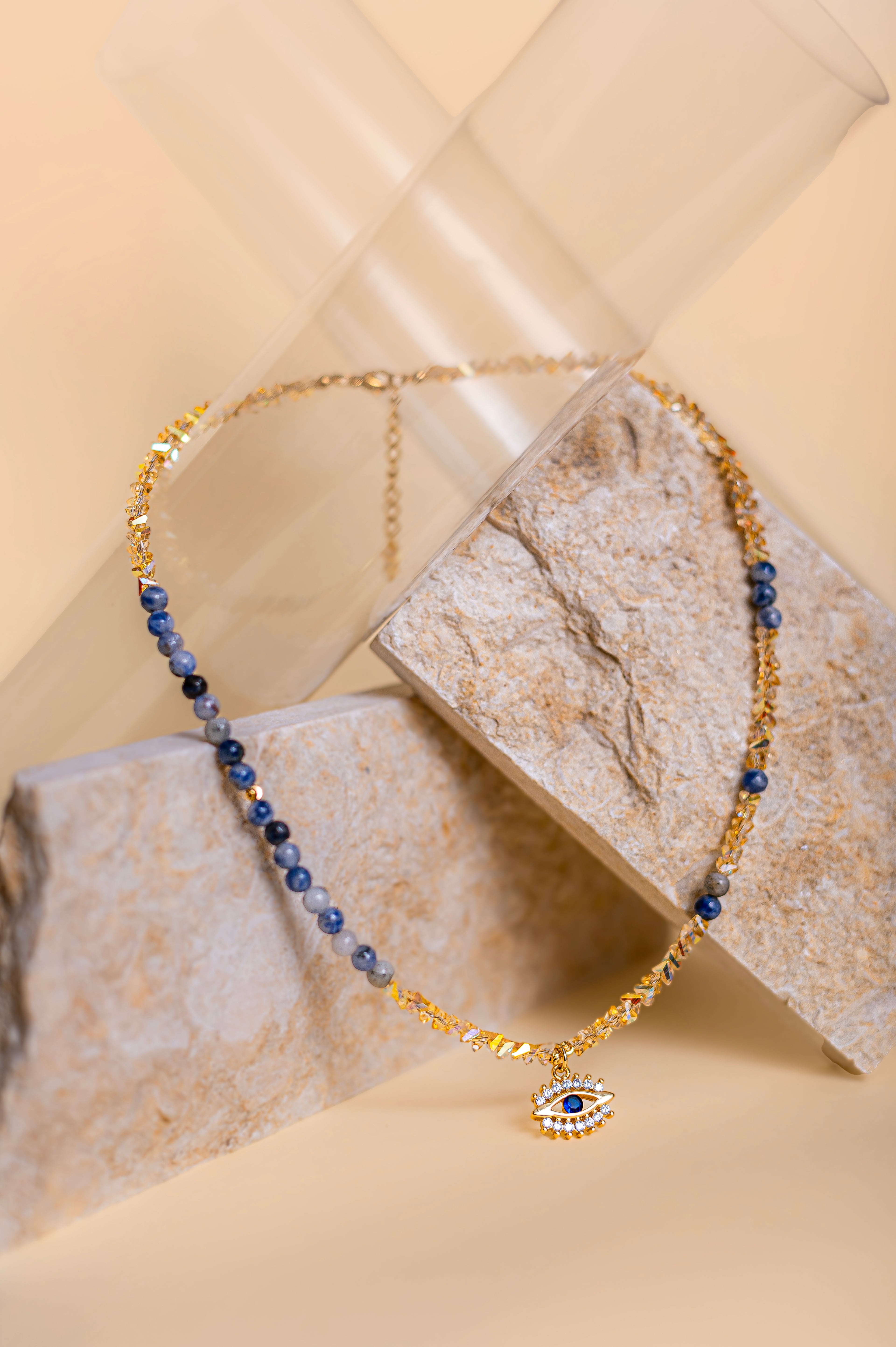 Колие „Окото на светлината“ със содалит и цирконий