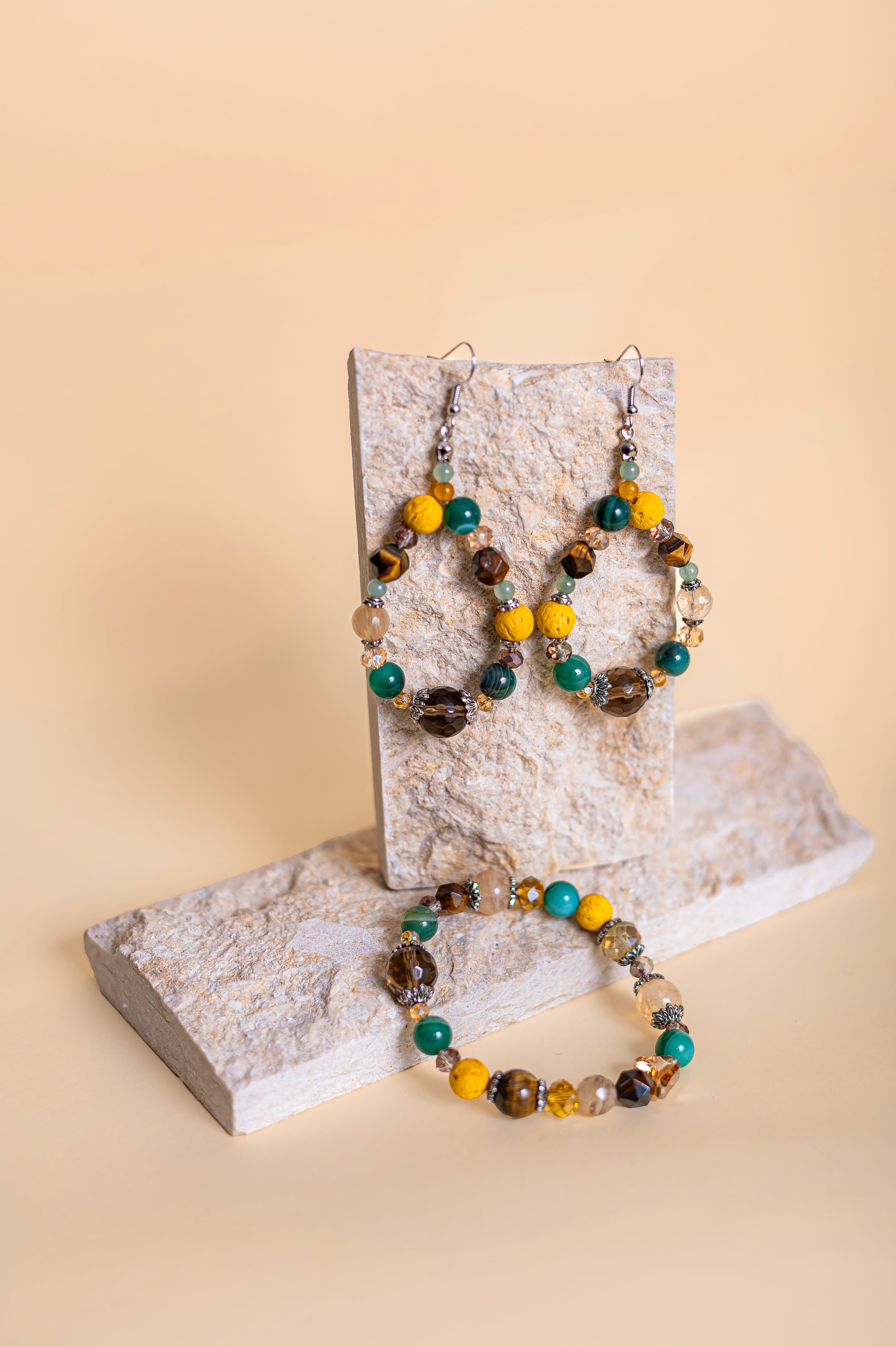 Комплект гривна и обеци „Слънчева радост“ със силни естествени камъни