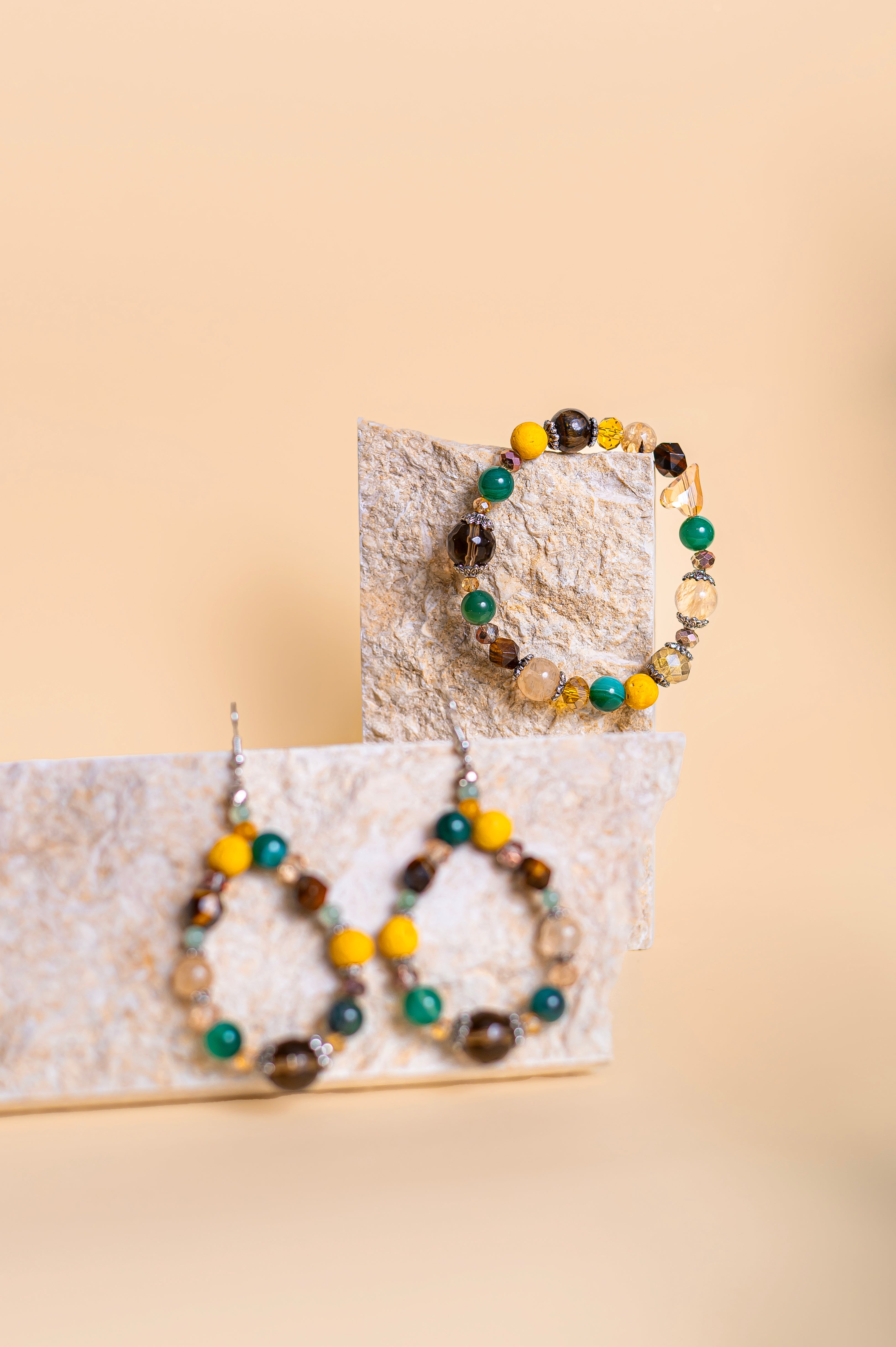 Комплект гривна и обеци „Слънчева радост“ със силни естествени камъни